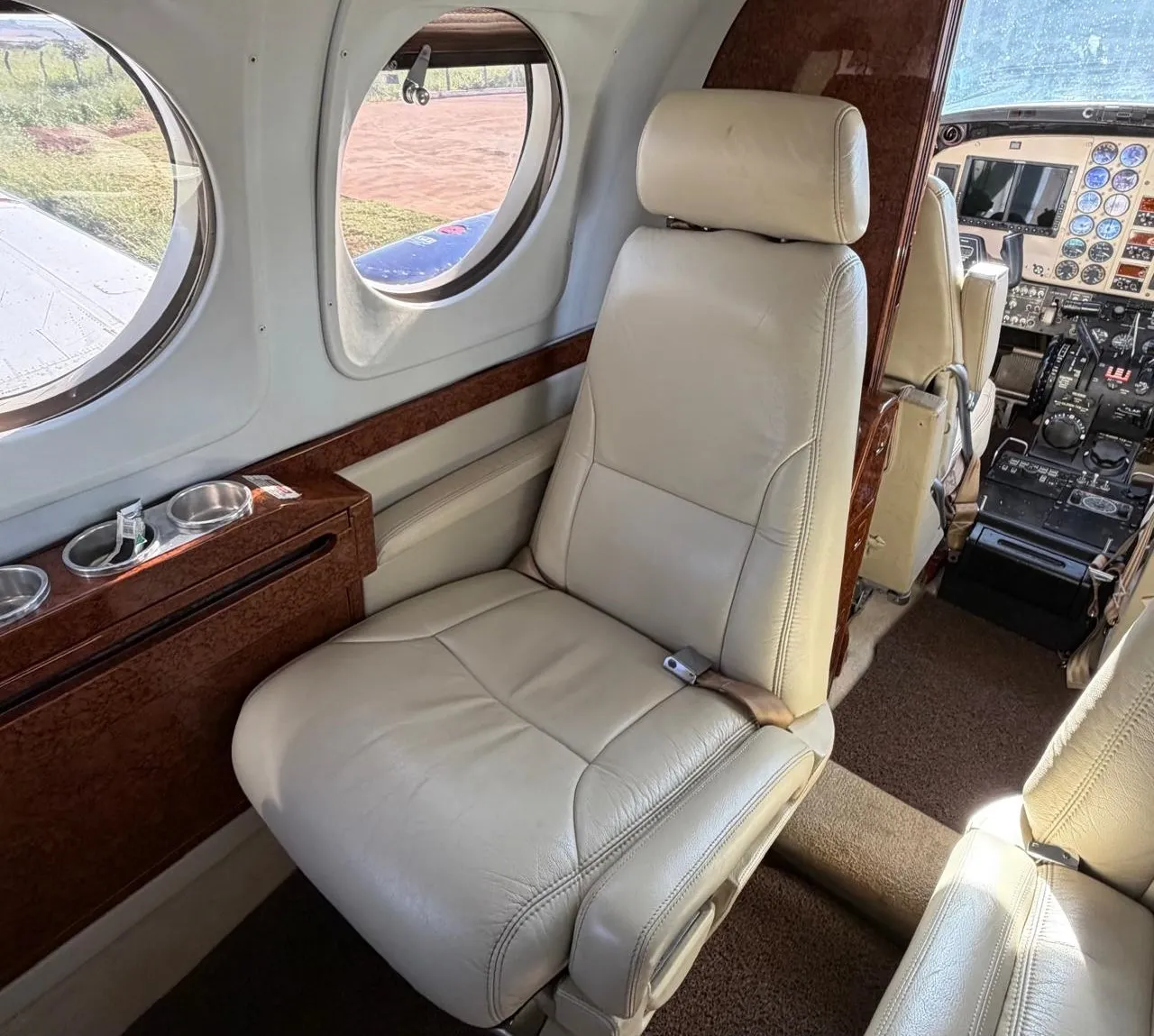 BEECHCRAFT CORPORATION KING AIR C90A - foto 11