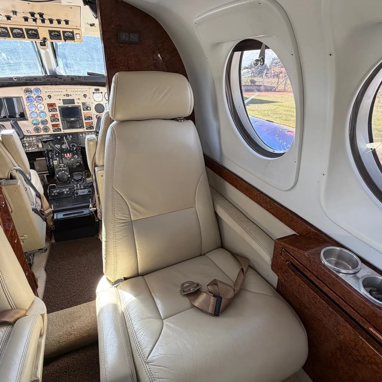 BEECHCRAFT CORPORATION KING AIR C90A - foto 15