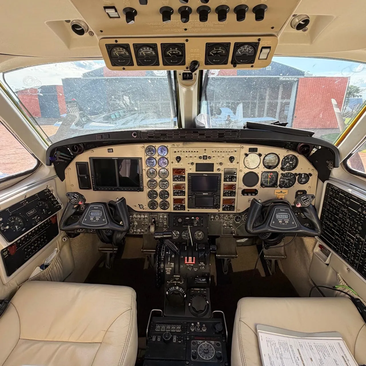BEECHCRAFT CORPORATION KING AIR C90A - foto 3