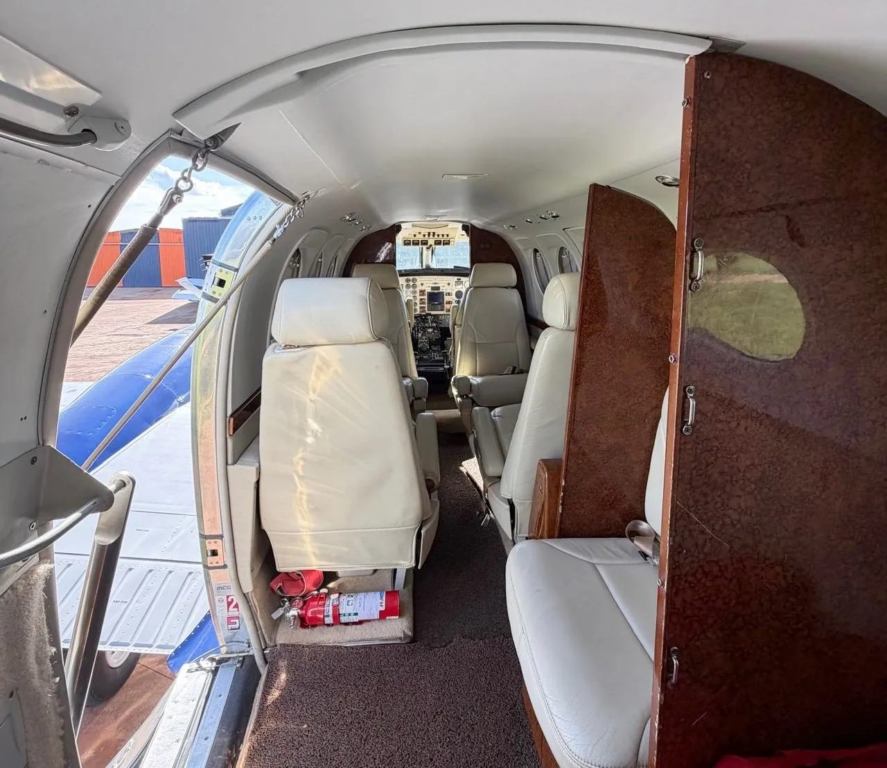 BEECHCRAFT CORPORATION KING AIR C90A - foto 12