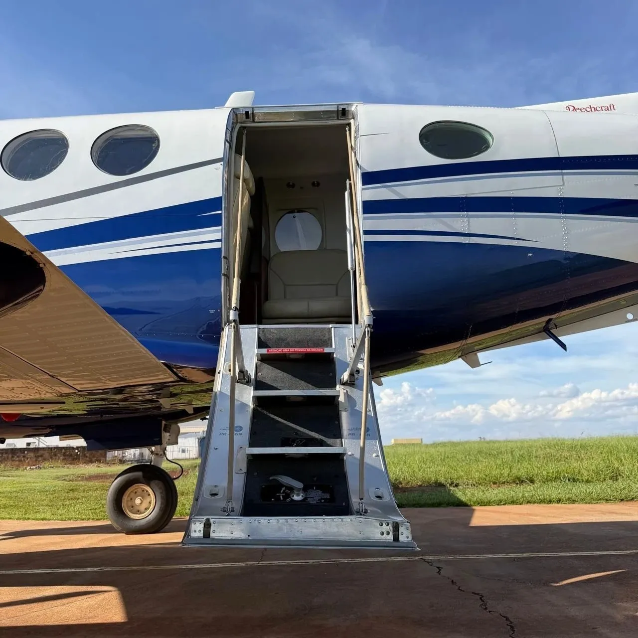 BEECHCRAFT CORPORATION KING AIR C90A - foto 24