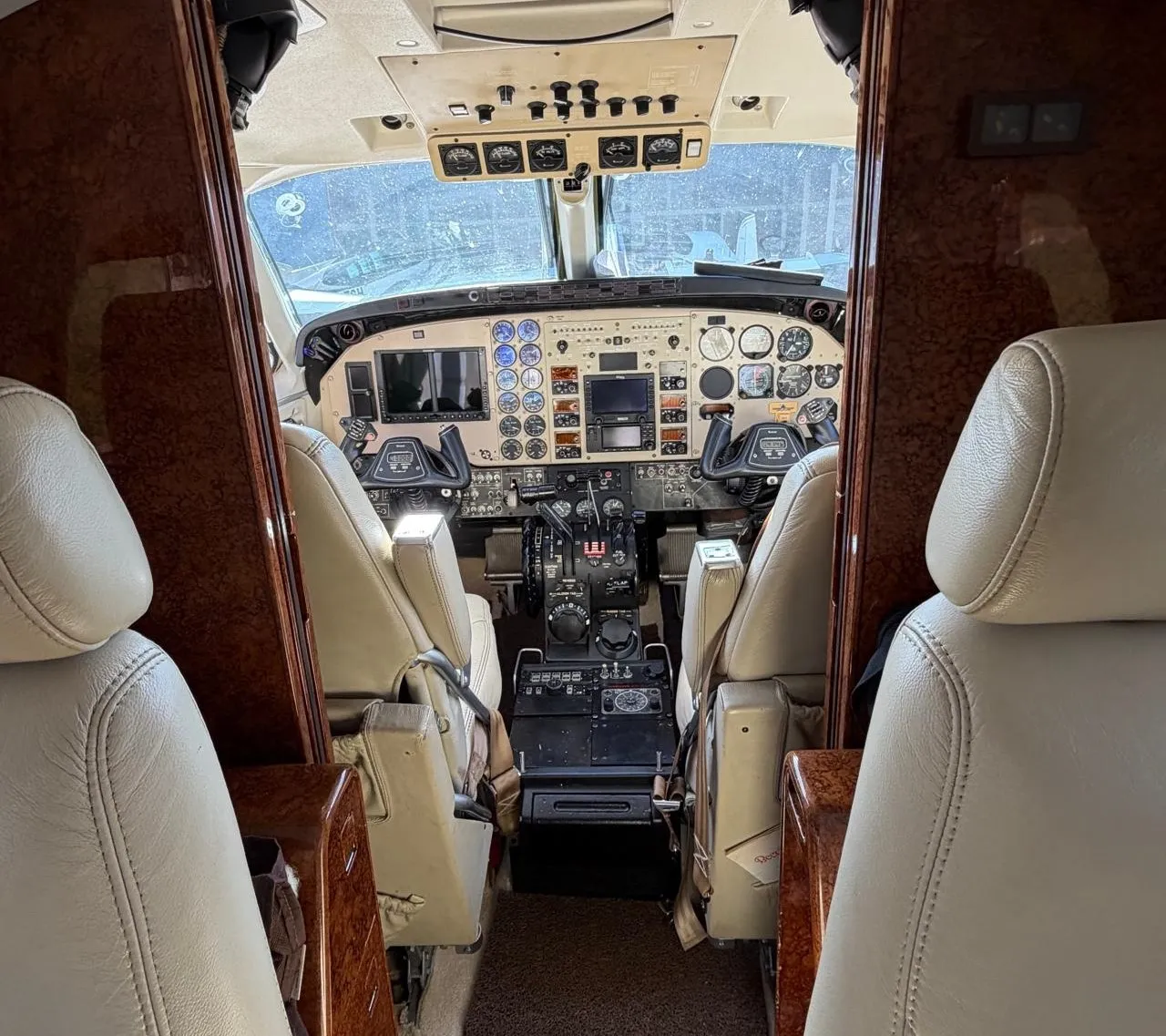 BEECHCRAFT CORPORATION KING AIR C90A - foto 16