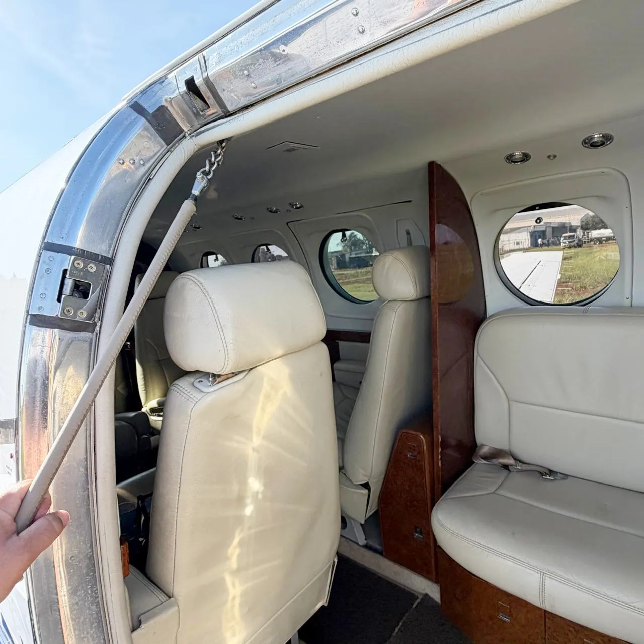 BEECHCRAFT CORPORATION KING AIR C90A - foto 14