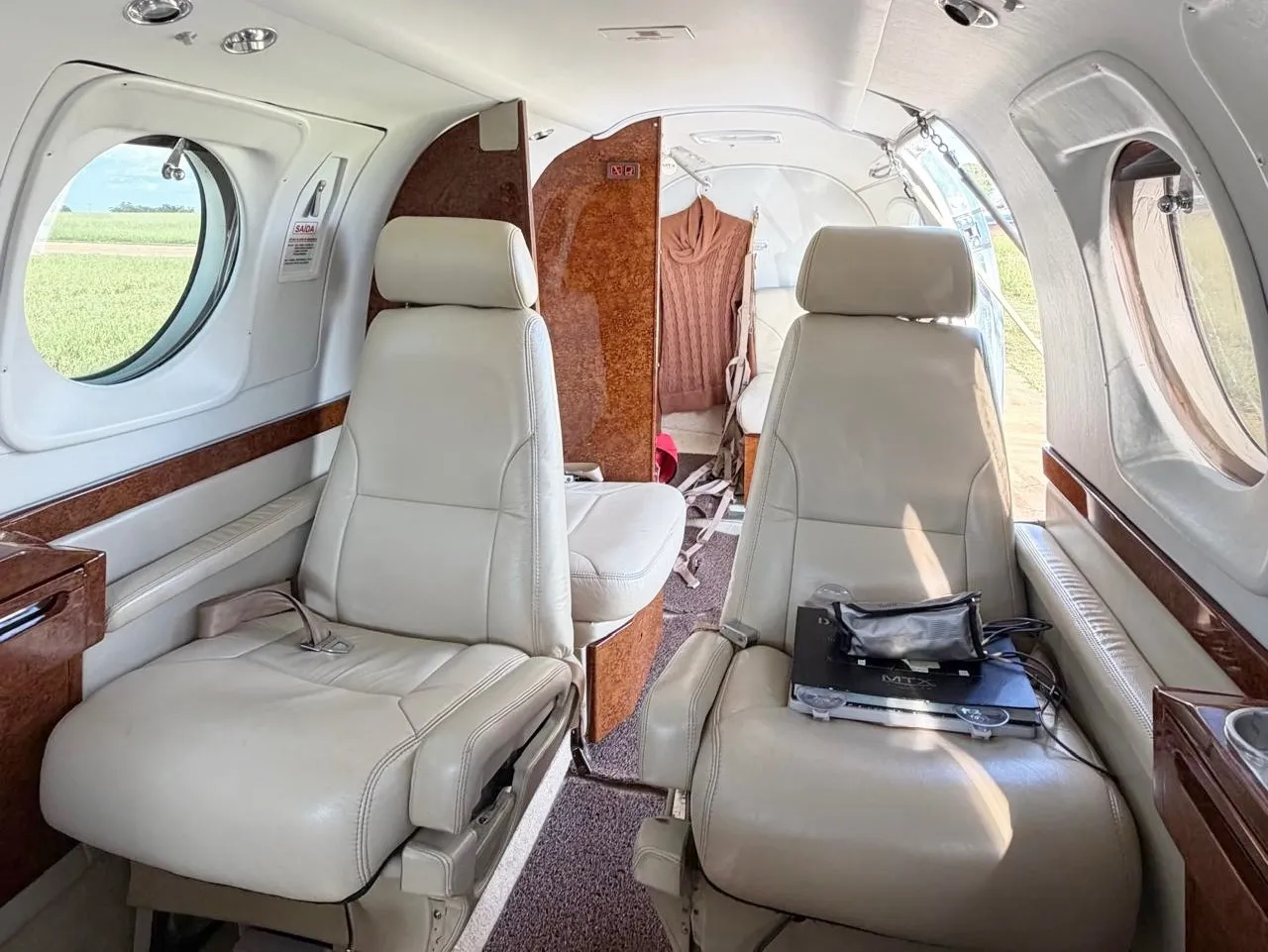 BEECHCRAFT CORPORATION KING AIR C90A - foto 8