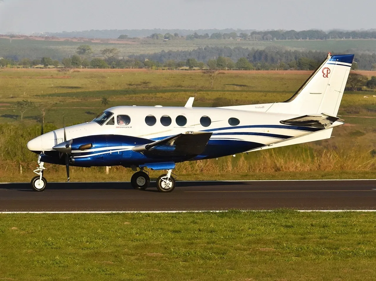 BEECHCRAFT CORPORATION KING AIR C90A - foto 19