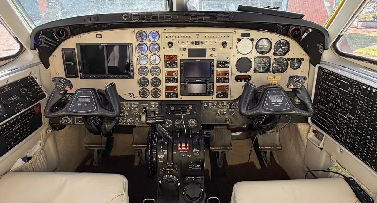 BEECHCRAFT CORPORATION KING AIR C90A - foto 4