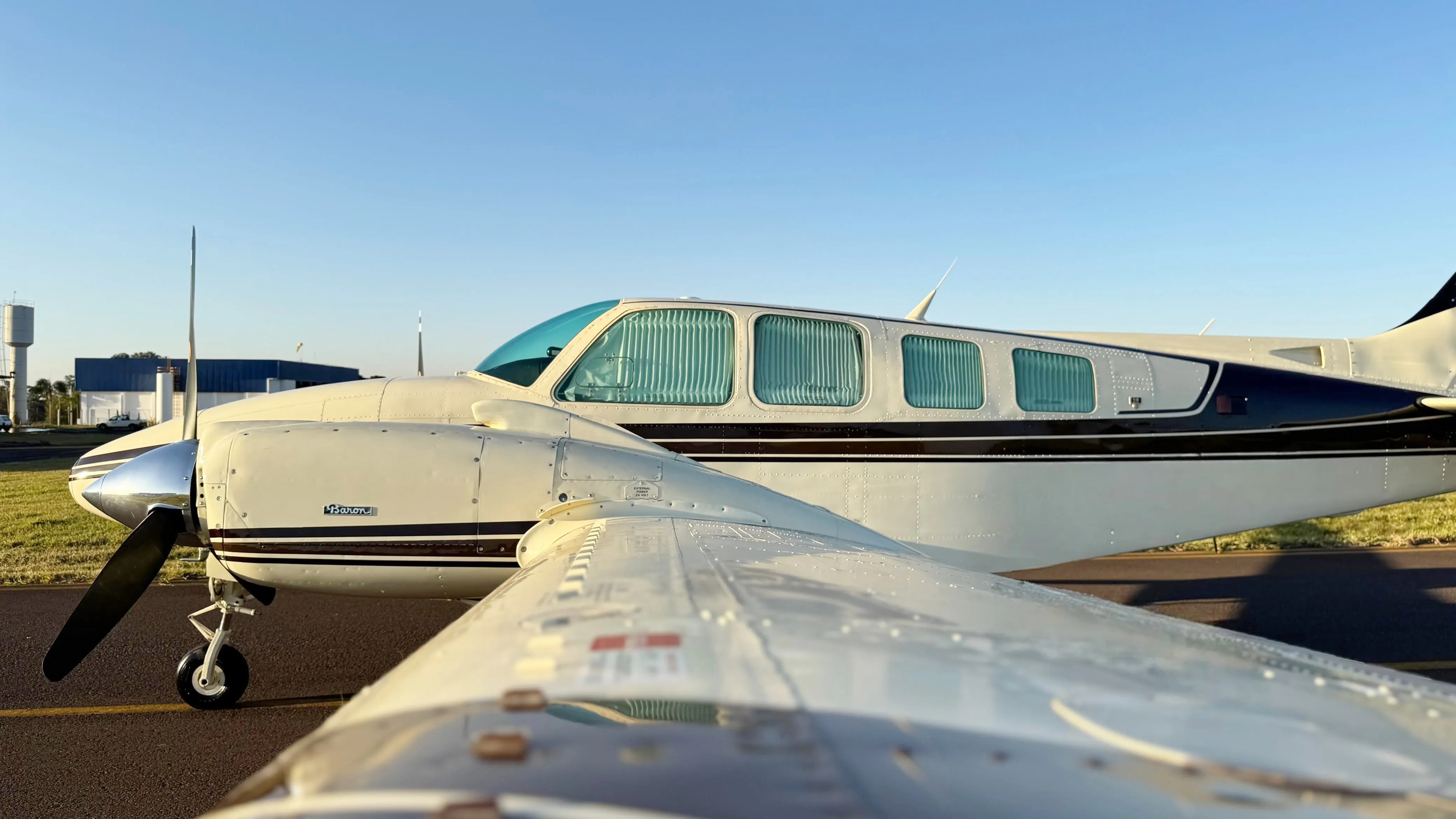 Beechcraft BARON 58 - foto 13