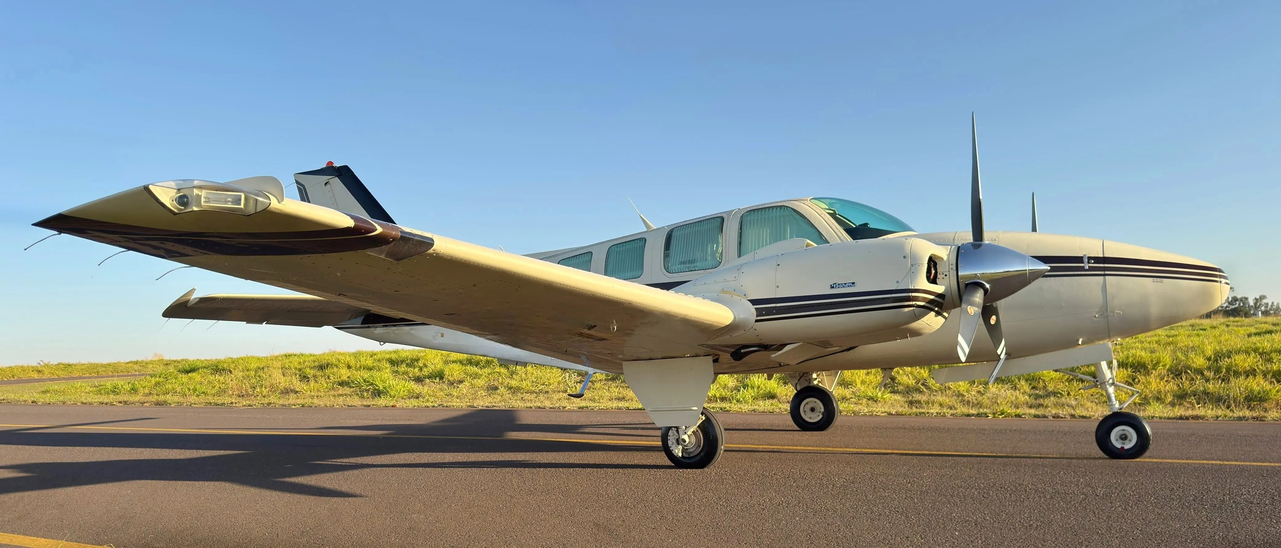 Beechcraft BARON 58 - foto 15