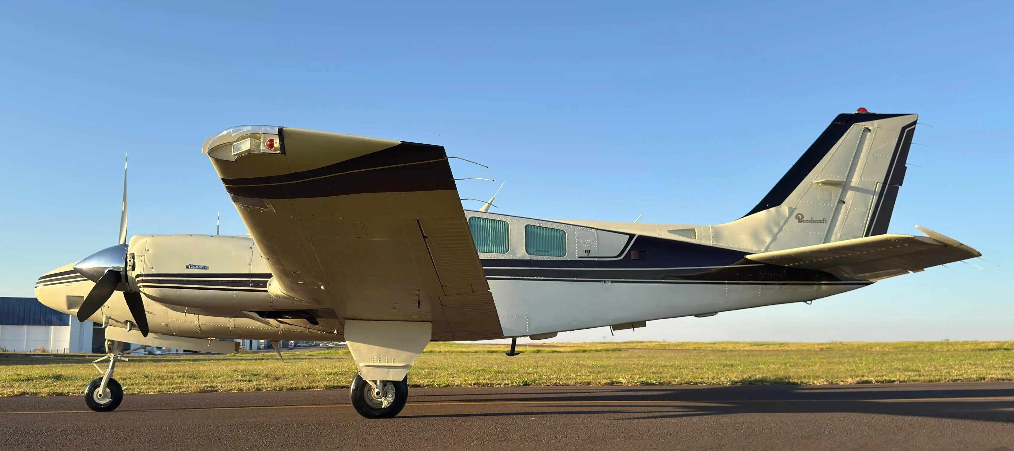 Beechcraft BARON 58 - foto 16