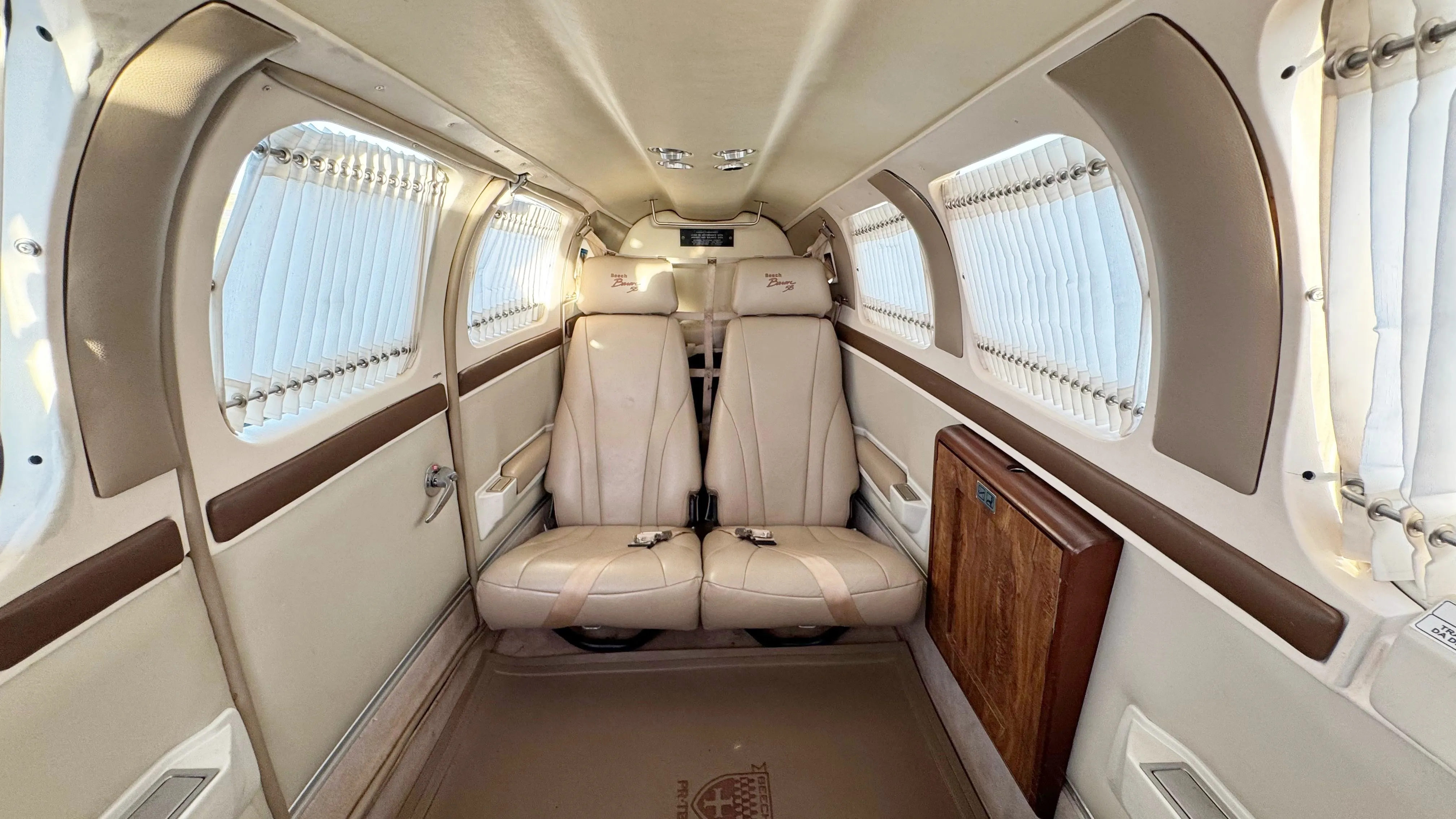 Beechcraft BARON 58 - foto 4