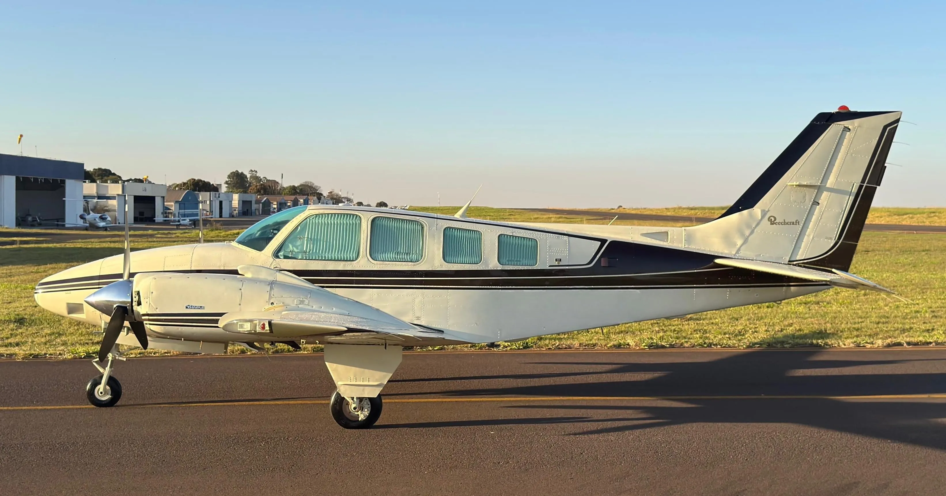 Beechcraft BARON 58 - foto 18
