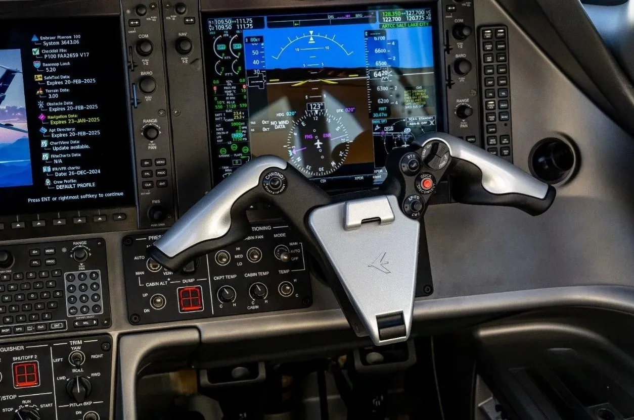 Embraer EMB 500 - PHENOM 100 - foto 3