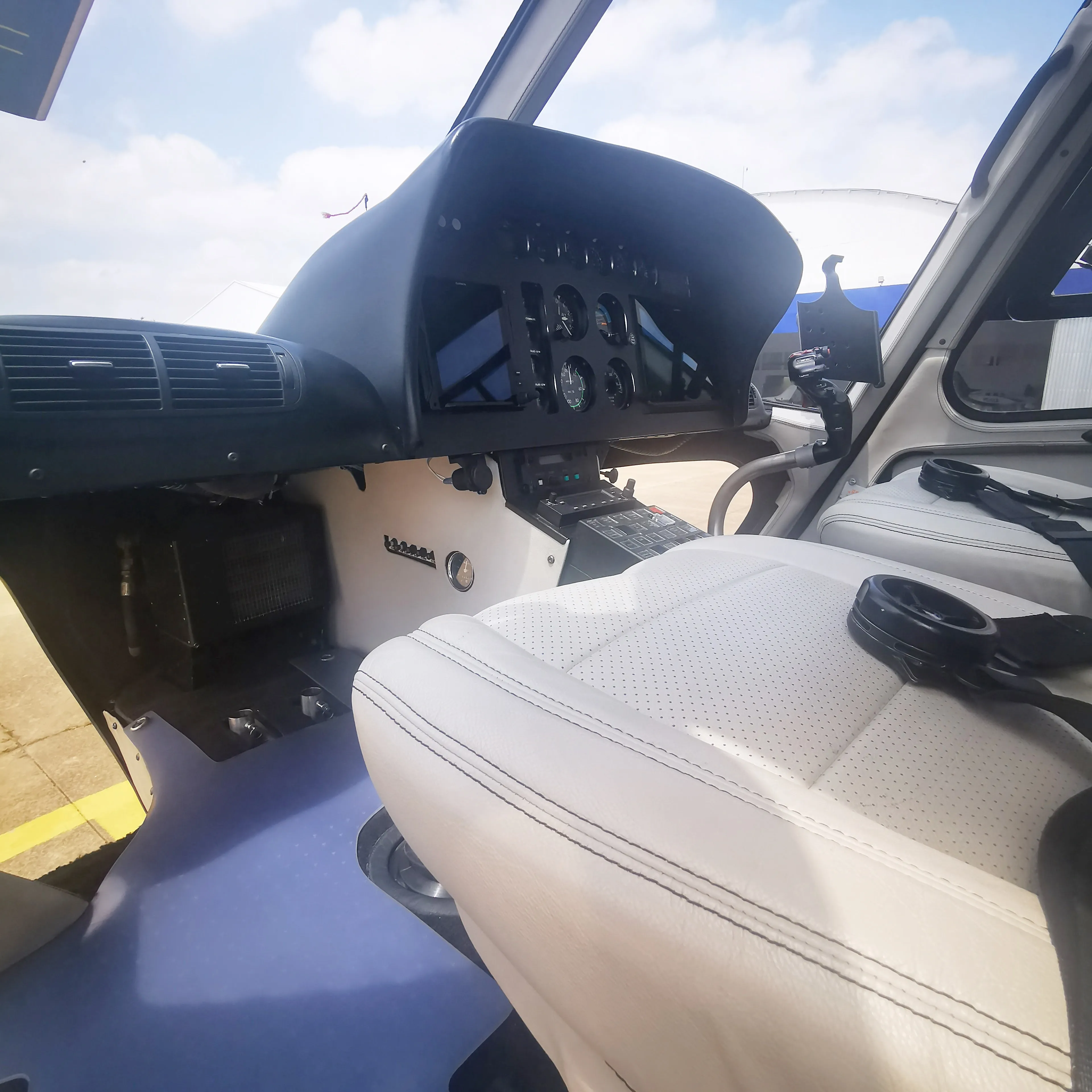 Airbus Helicopters AS350B - foto 6