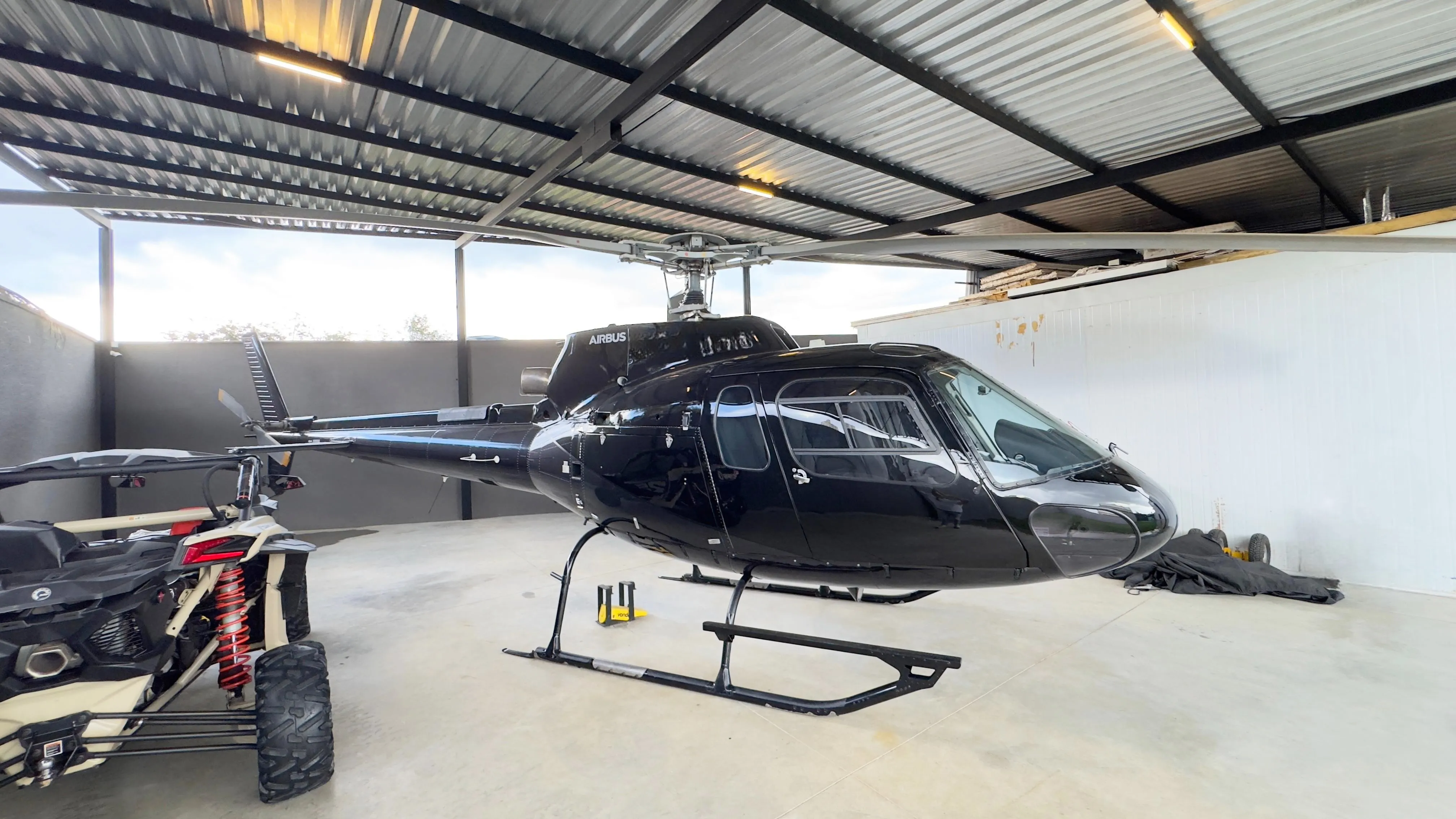 Airbus Helicopters AS350B - foto 19