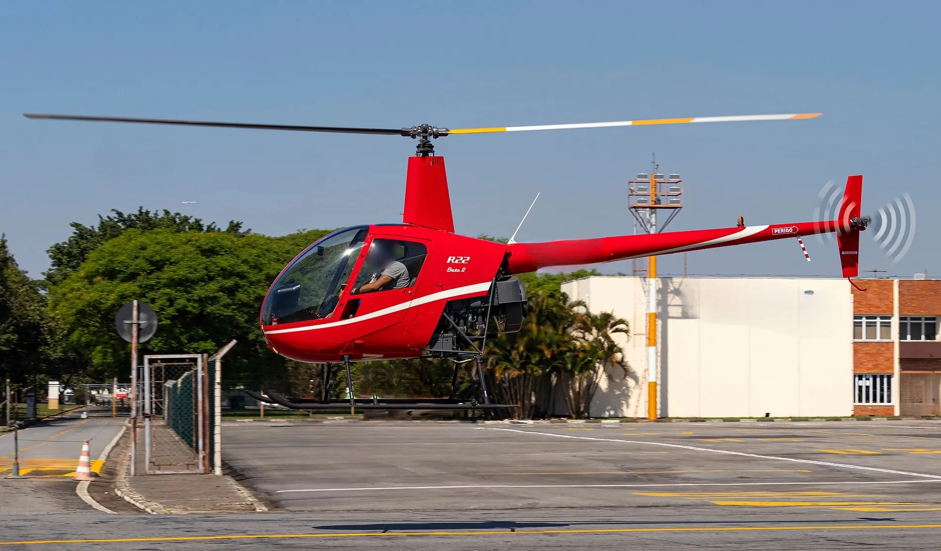Robinson Helicopter R22 Beta II - foto 9