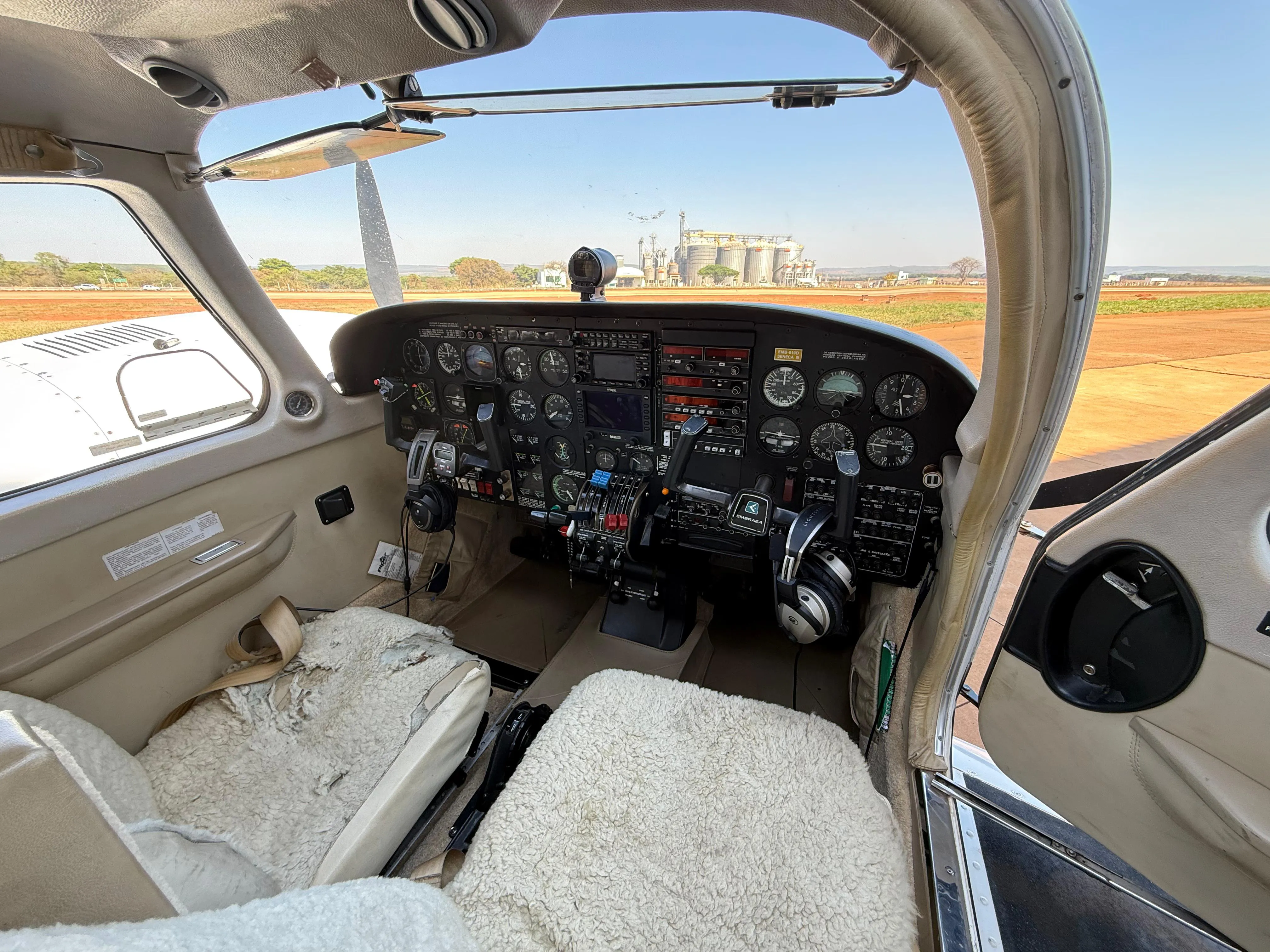 Neiva EMB-810D - foto 3