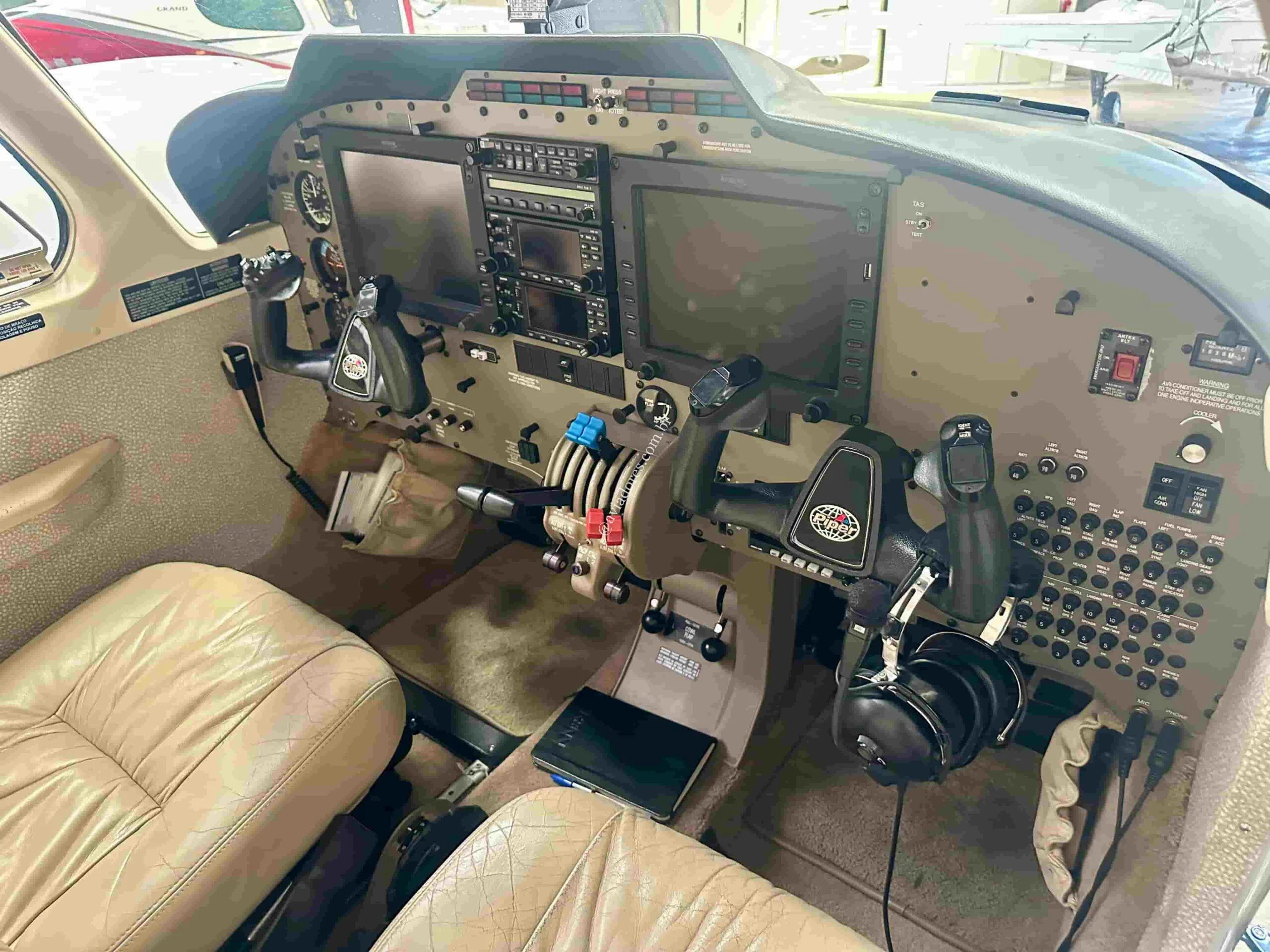 Piper Aircraft PA-34-220T - SENECA V - foto 20