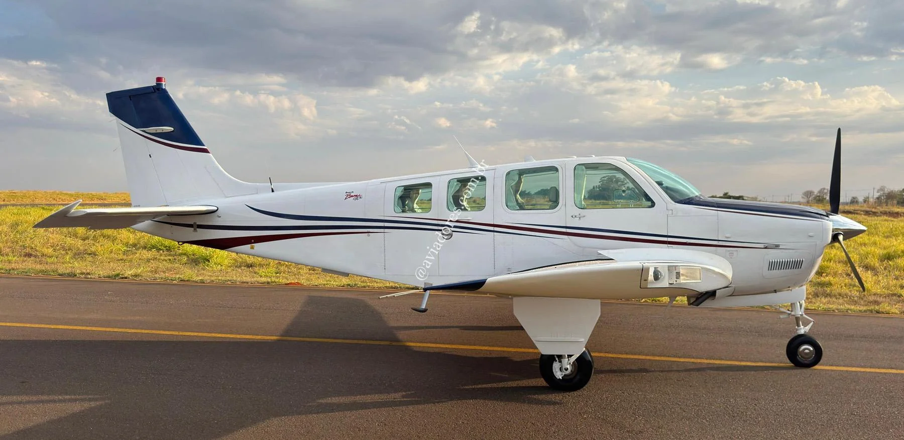 BEECHCRAFT CORPORATION BONANZA A36 - foto 12