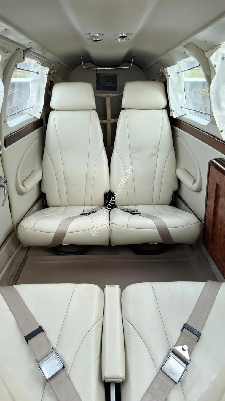 BEECHCRAFT CORPORATION BONANZA A36 - foto 8