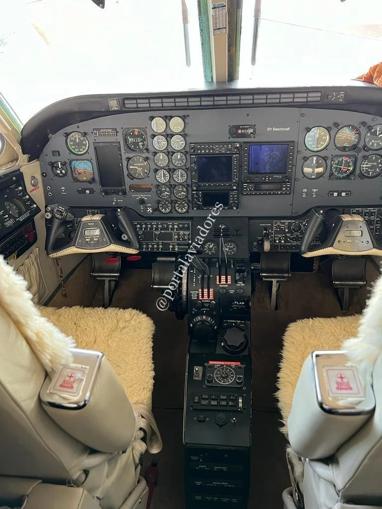 BEECHCRAFT CORPORATION KING AIR C90 - foto 2
