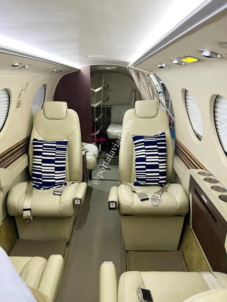 BEECHCRAFT CORPORATION KING AIR C90 - foto 5