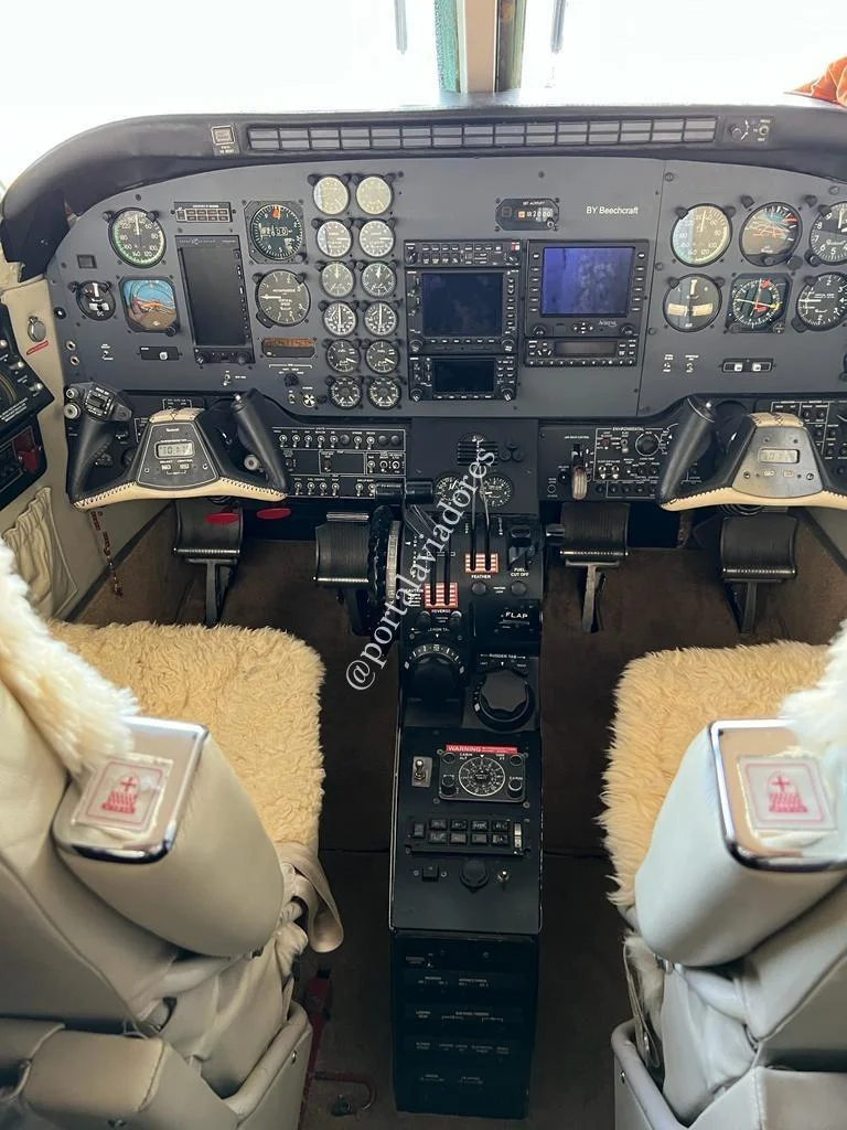 BEECHCRAFT CORPORATION KING AIR C90 - foto 3