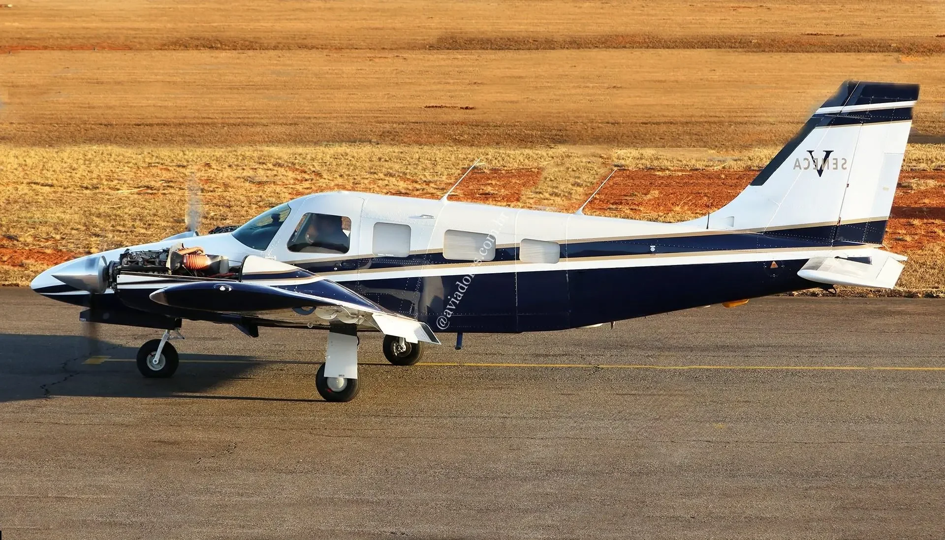 Piper Aircraft PA-34-220T - SENECA V - foto 18