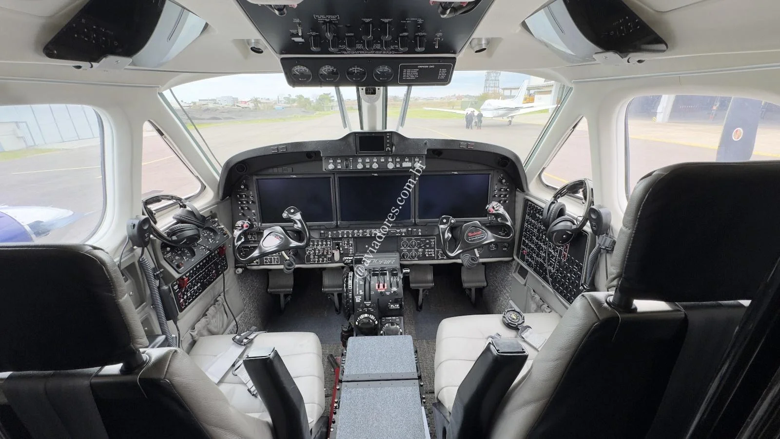 BEECHCRAFT CORPORATION KING AIR 260 - foto 5