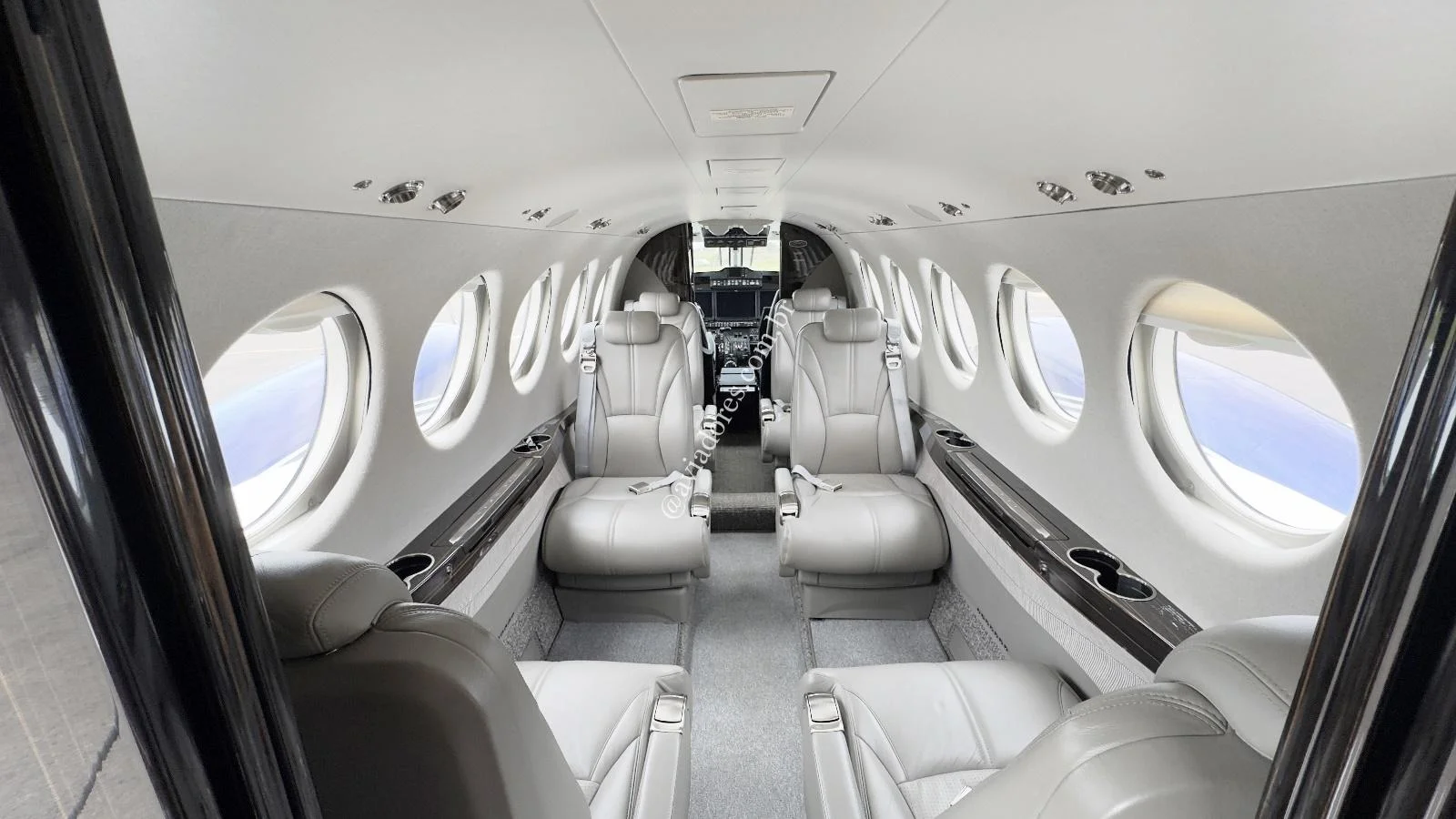 BEECHCRAFT CORPORATION KING AIR 260 - foto 7