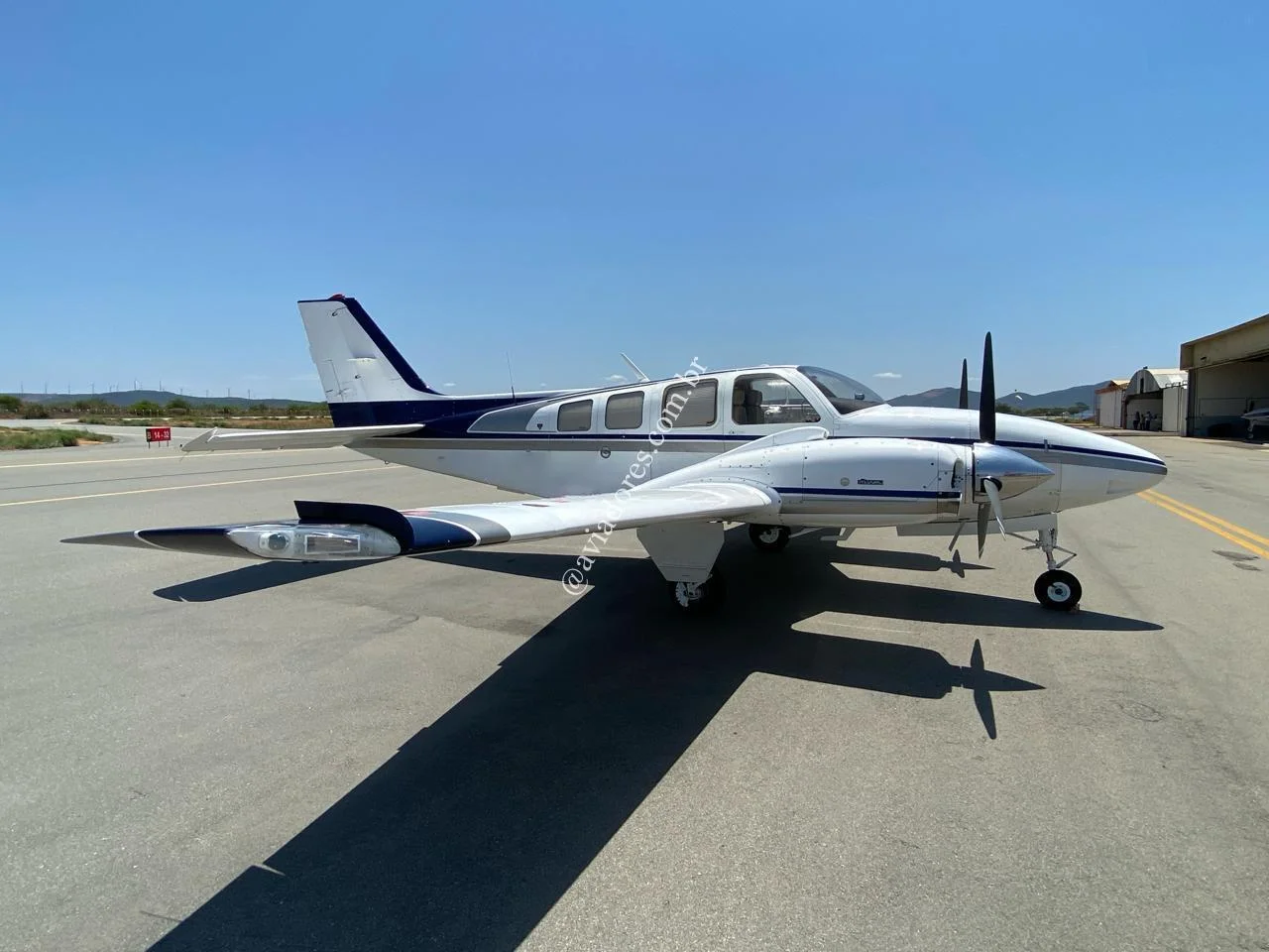Beechcraft BARON 58 - foto 2
