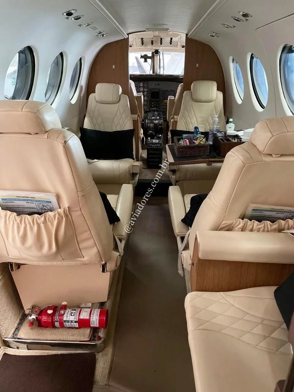 BEECHCRAFT CORPORATION KING AIR C90 - foto 4