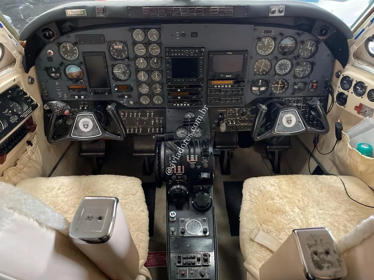 BEECHCRAFT CORPORATION KING AIR C90 - foto 3