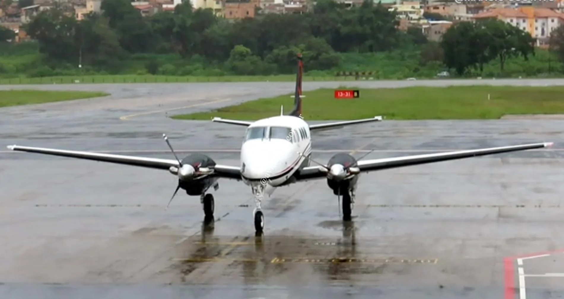 BEECHCRAFT CORPORATION KING AIR C90 - foto 2