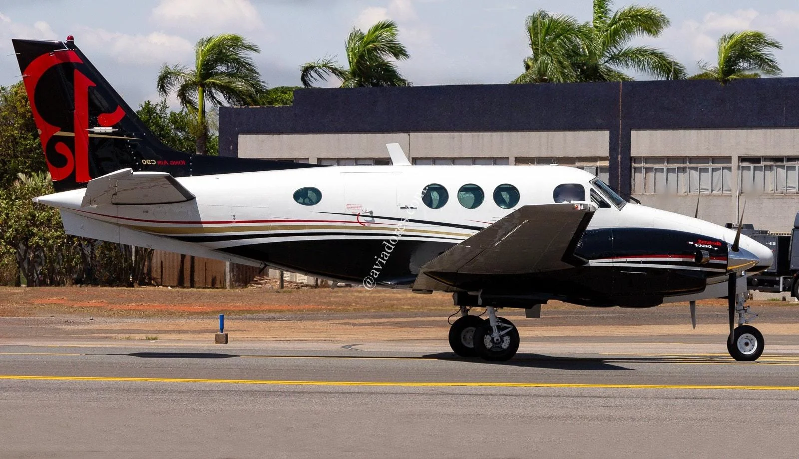 BEECHCRAFT CORPORATION KING AIR C90 - foto 9