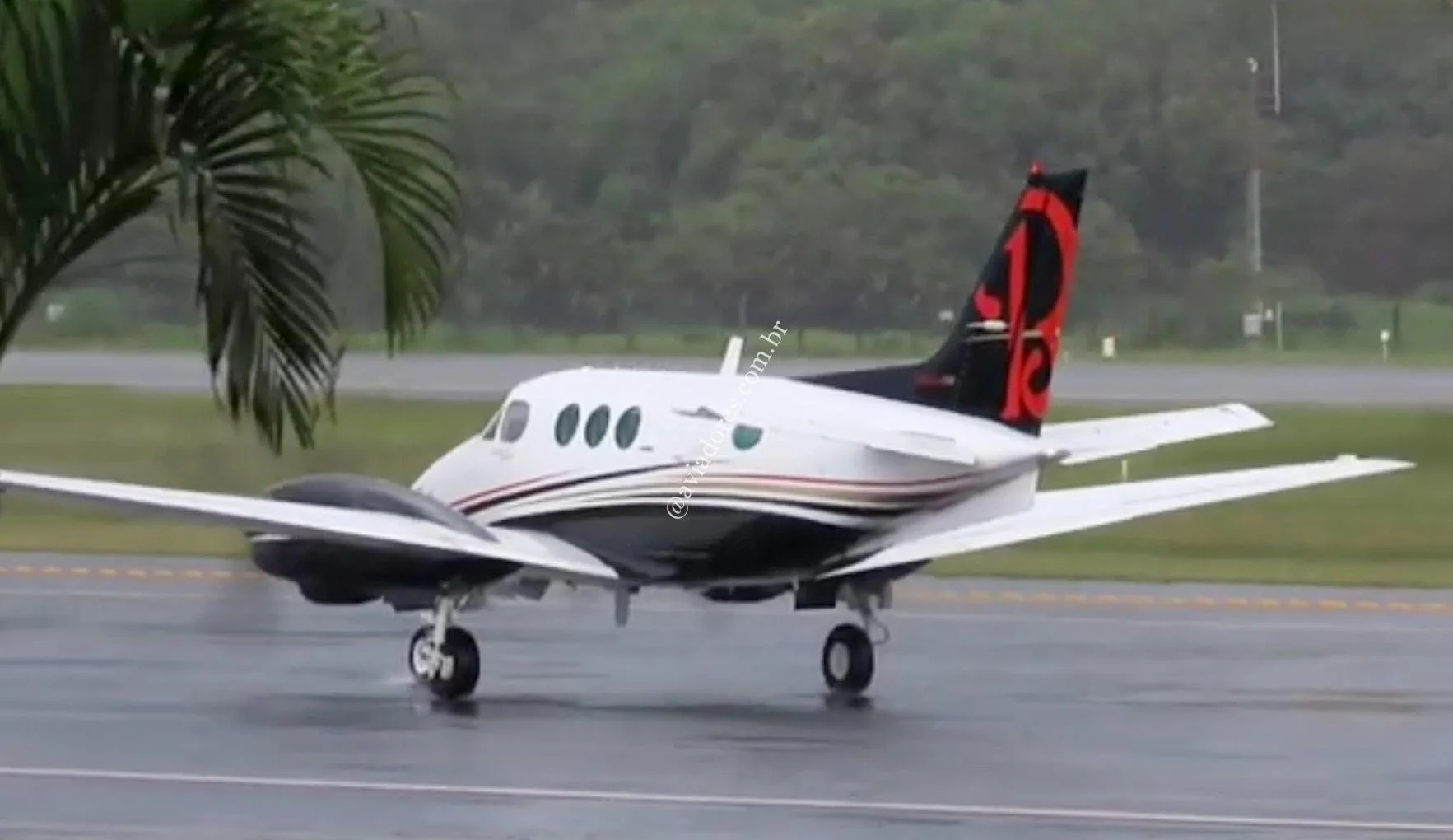 BEECHCRAFT CORPORATION KING AIR C90 - foto 8