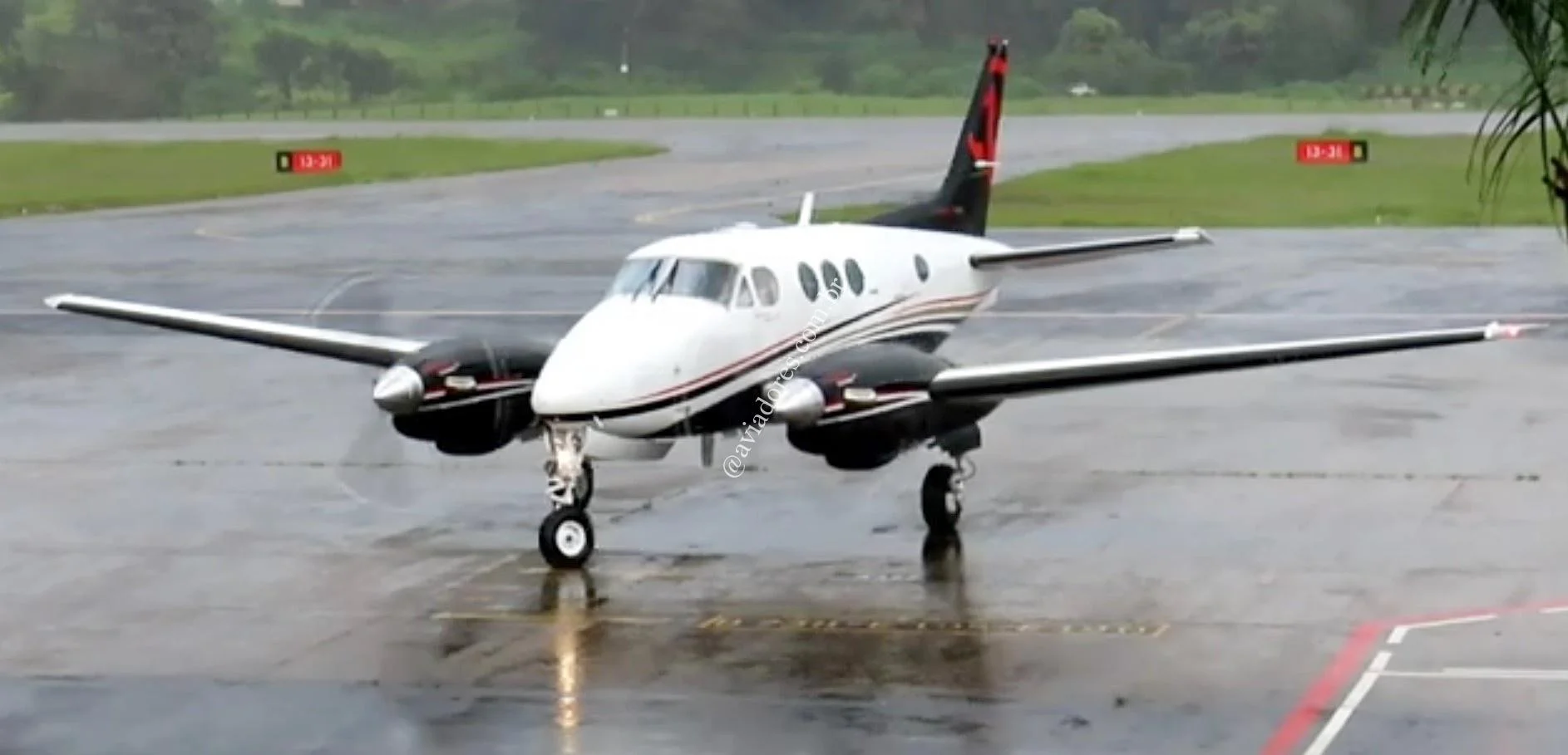 BEECHCRAFT CORPORATION KING AIR C90 - foto 6
