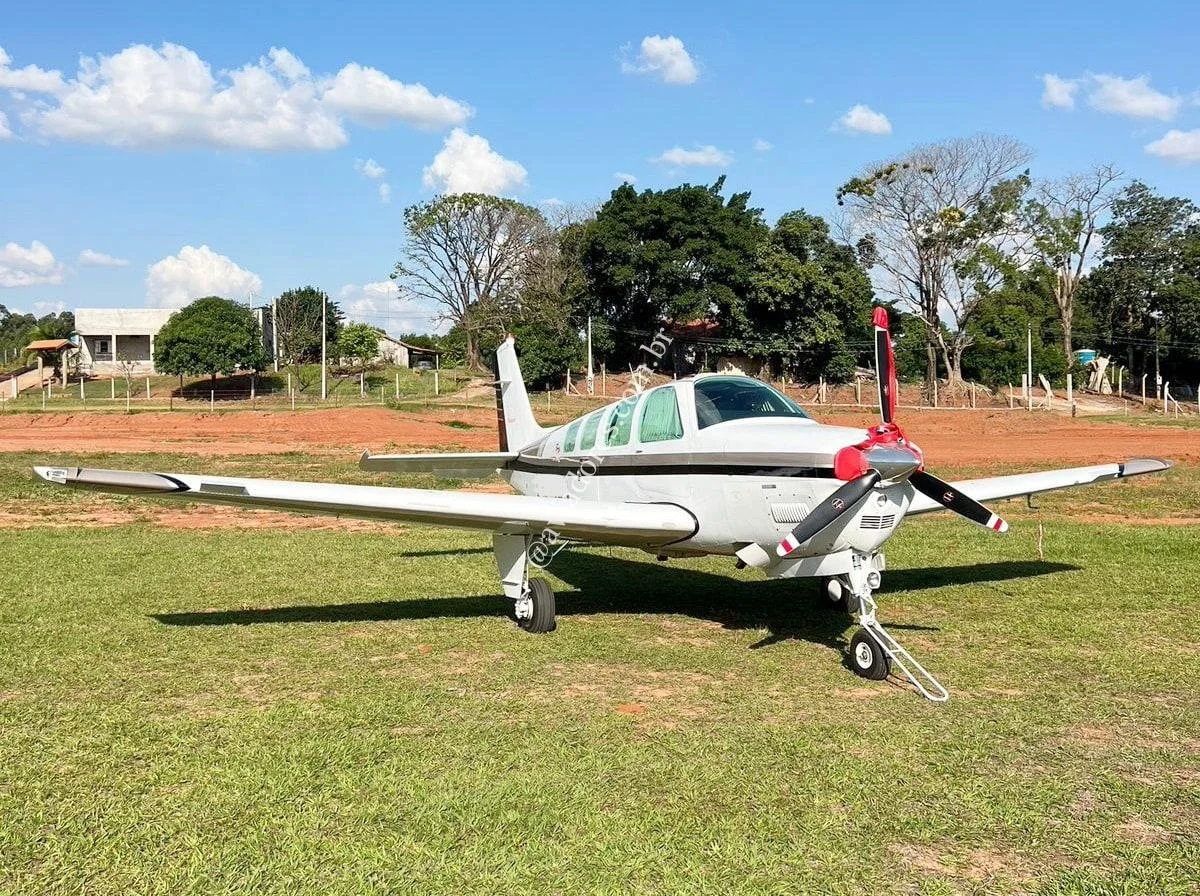 BEECHCRAFT CORPORATION BONANZA A36 - foto 8