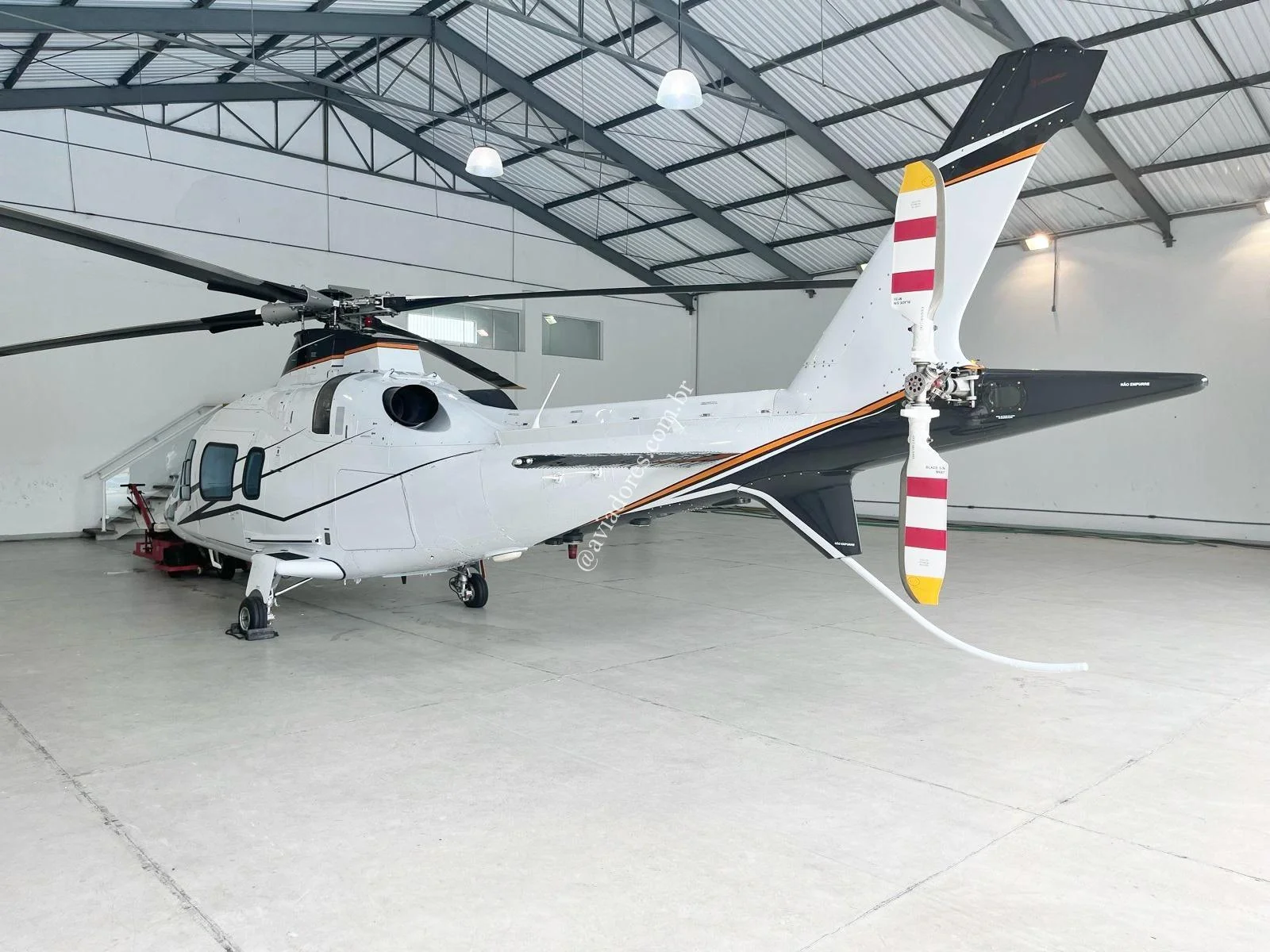 AGUSTA WESTLAND A109E POWER - foto 7