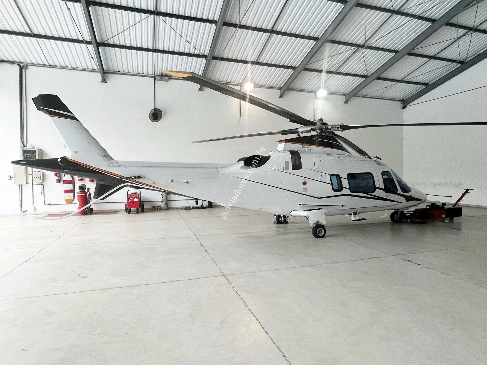 AGUSTA WESTLAND A109E POWER - foto 9