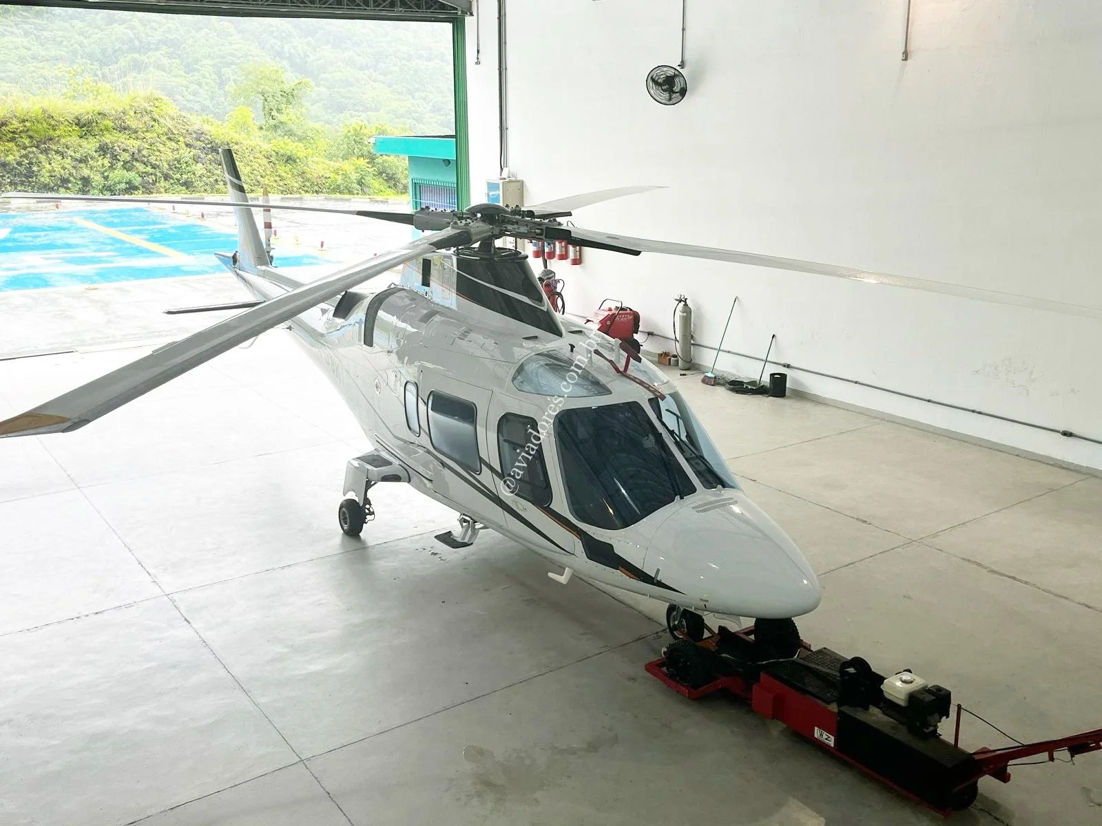 AGUSTA WESTLAND A109E POWER - foto 8