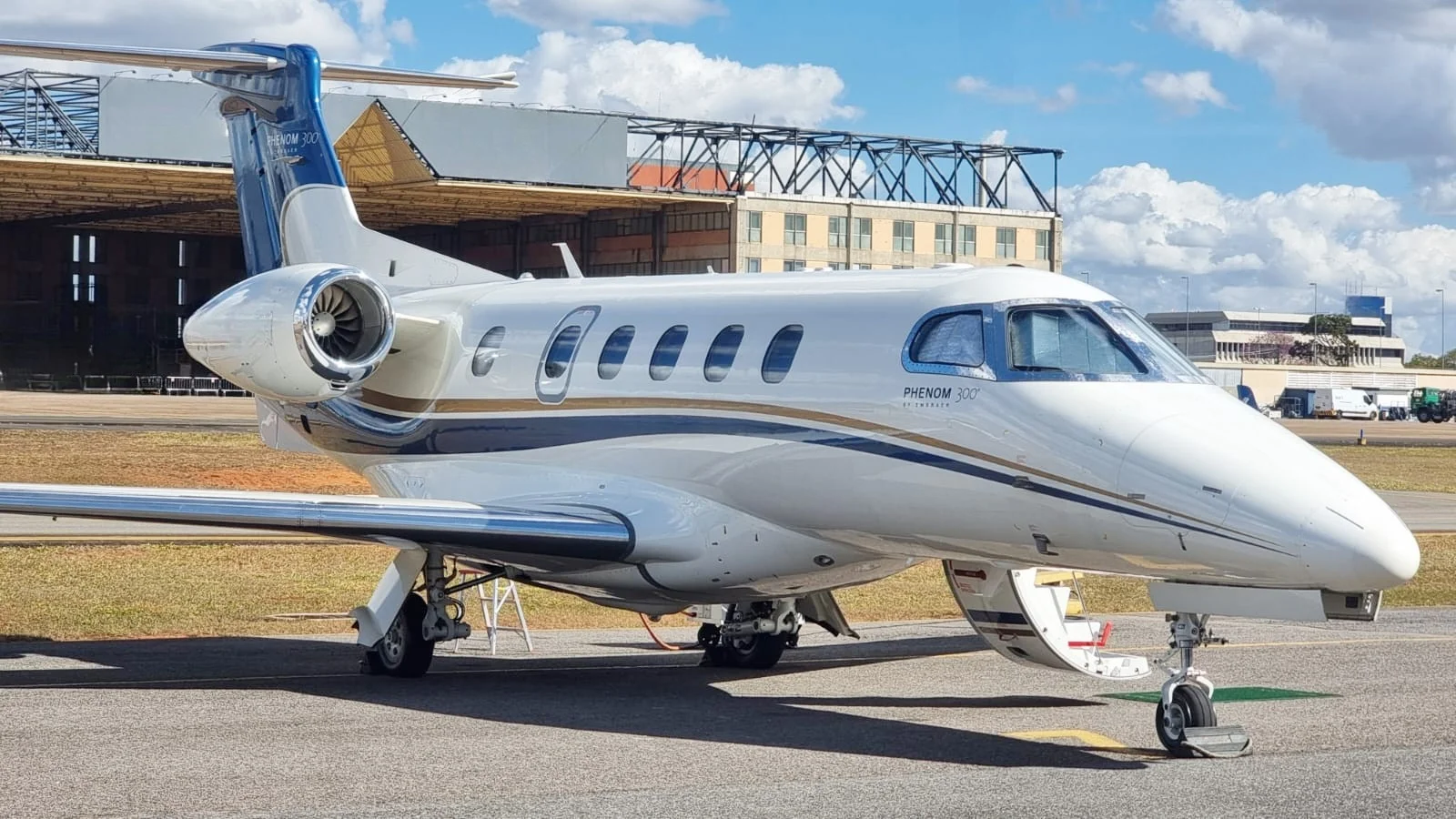 Embraer EMB 505 - PHENOM 300 - foto 19