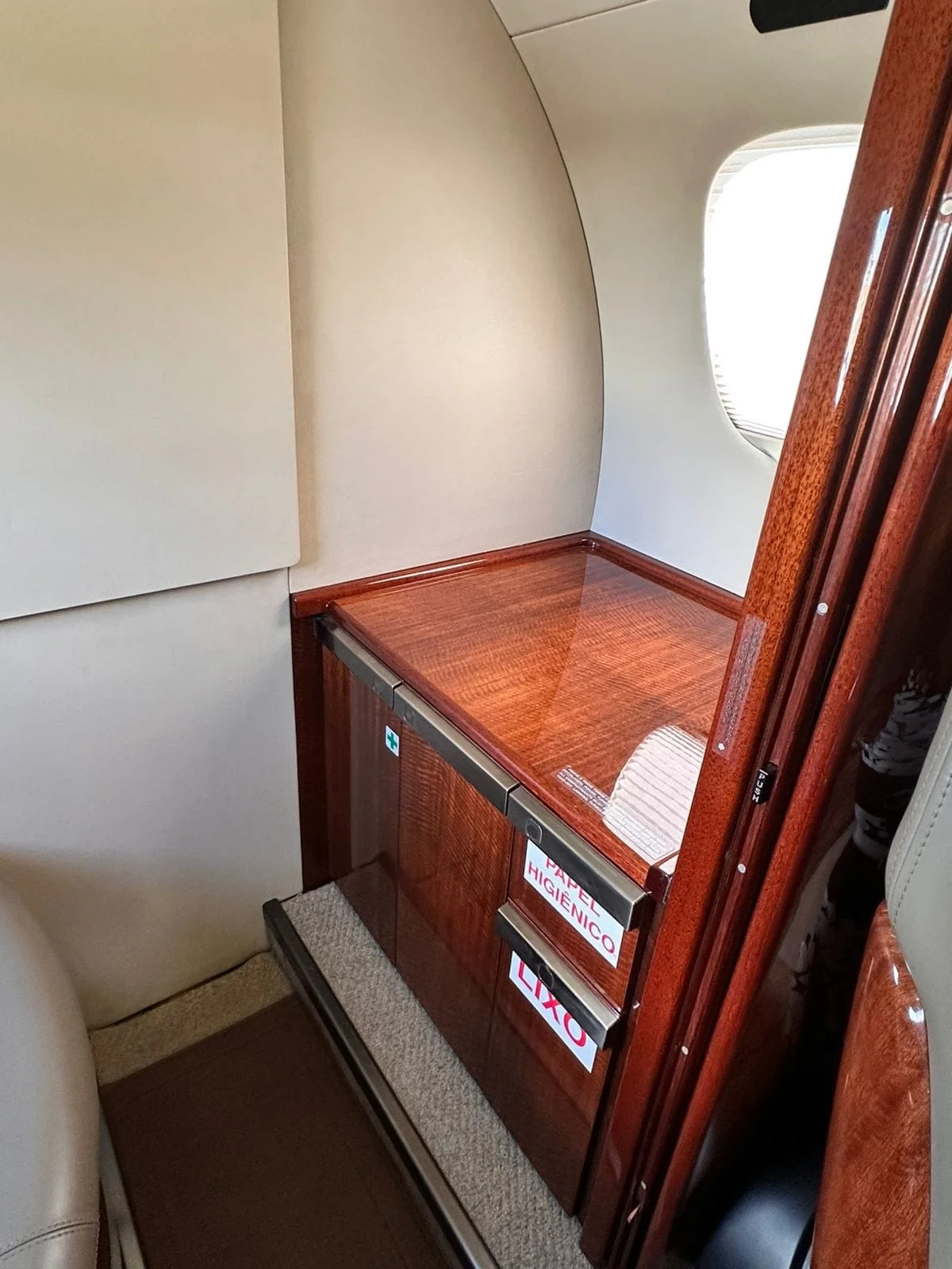 Embraer EMB 505 - PHENOM 300 - foto 10