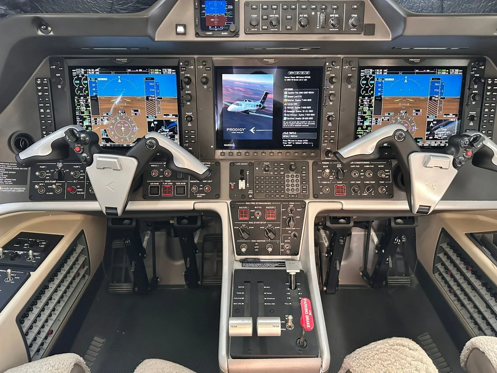 Embraer EMB 505 - PHENOM 300 - foto 4