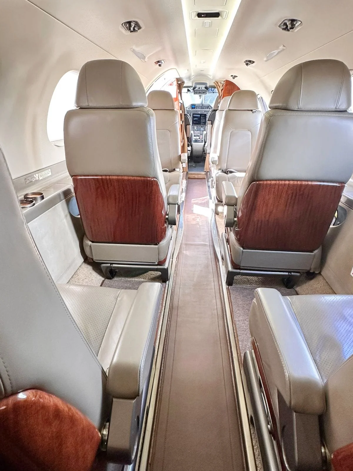 Embraer EMB 505 - PHENOM 300 - foto 9