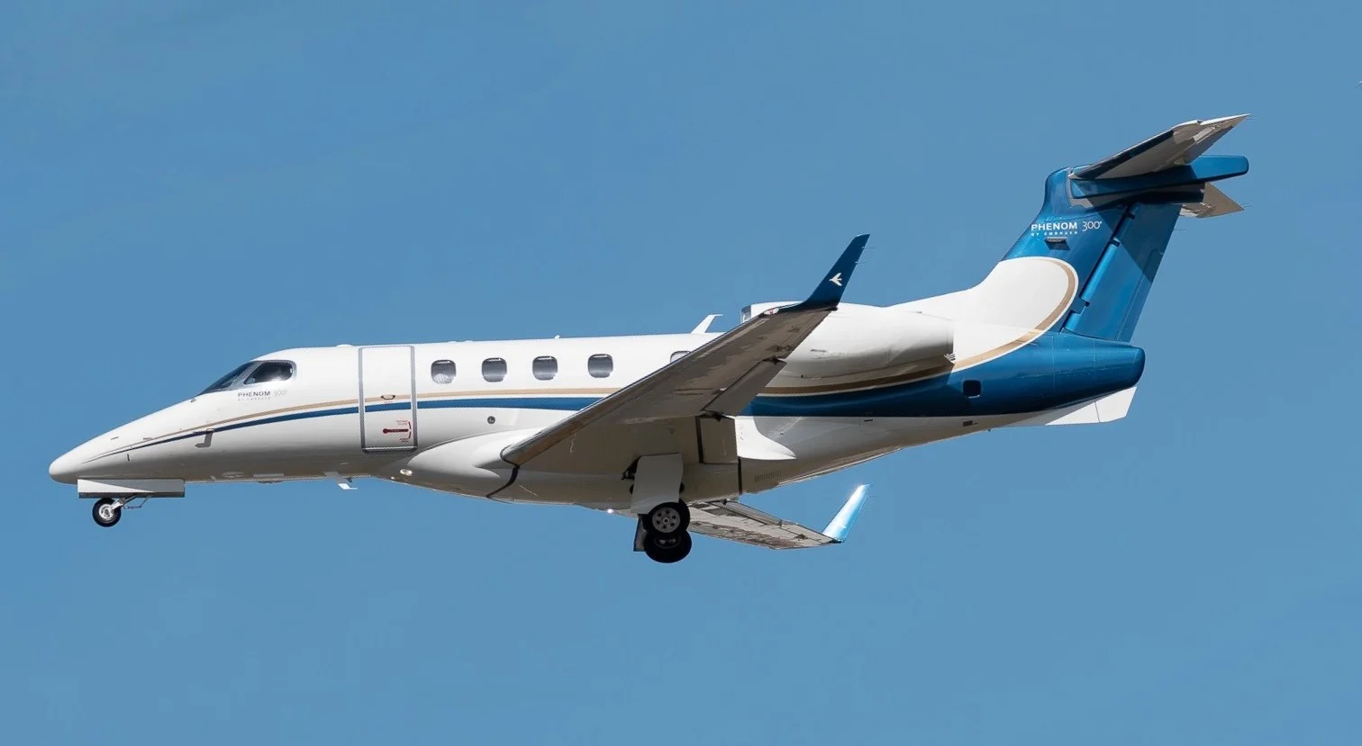 Embraer EMB 505 - PHENOM 300 - foto 21