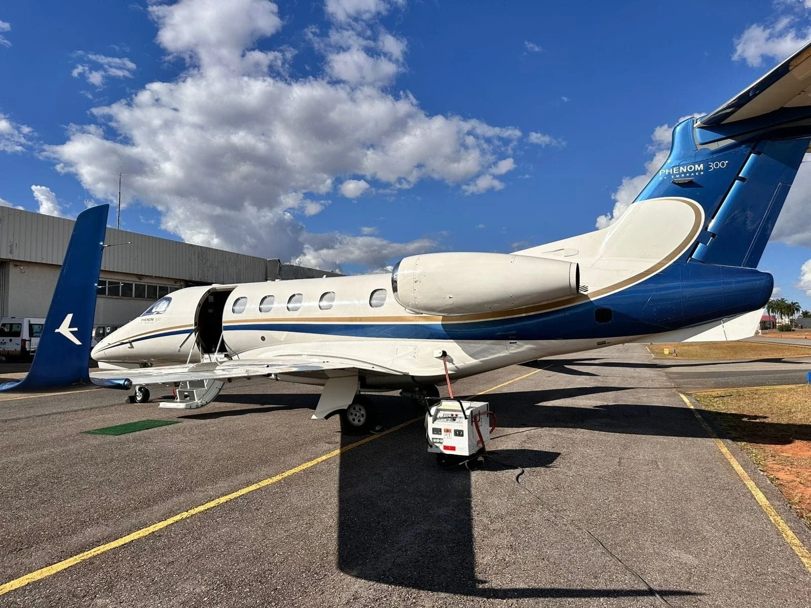 Embraer EMB 505 - PHENOM 300 - foto 24