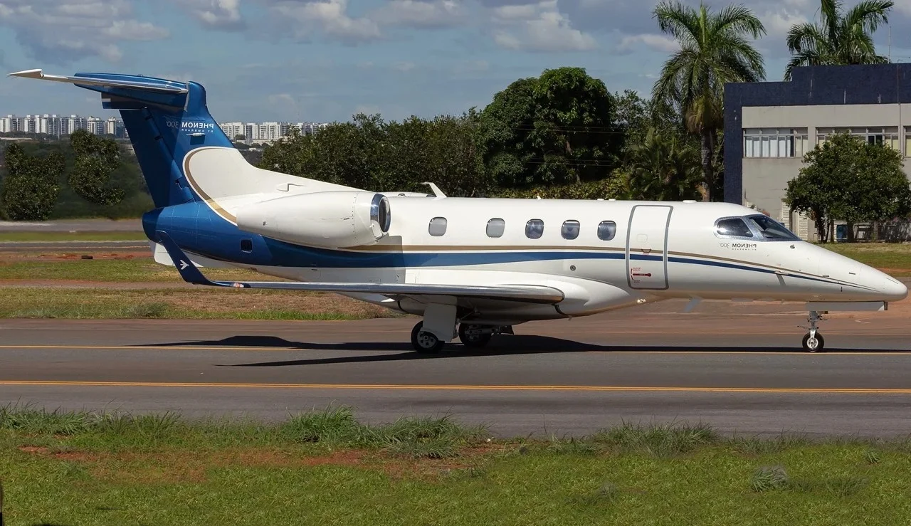 Embraer EMB 505 - PHENOM 300 - foto 23