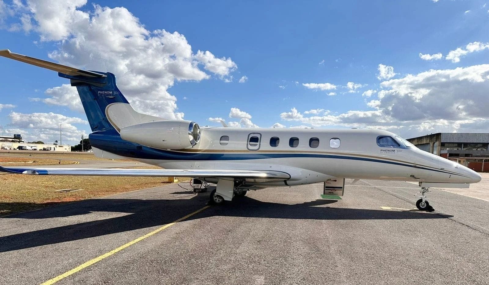 Embraer EMB 505 - PHENOM 300 - foto 20