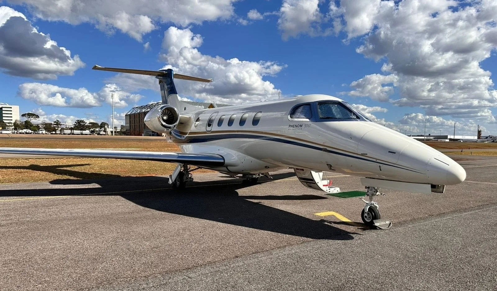 Embraer EMB 505 - PHENOM 300 - foto 17