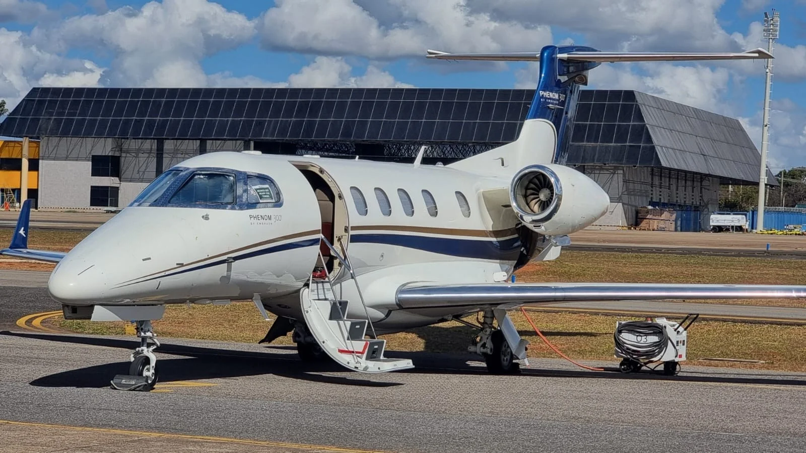 Embraer EMB 505 - PHENOM 300 - foto 15
